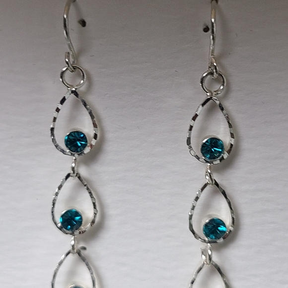 Elegant Silver Tone Blue Rhnistones Dangle Earrings - Picture 12 of 17